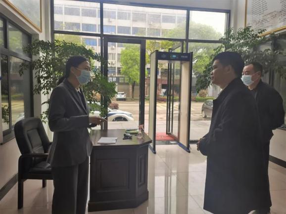 京山法院党组书记院长郑娟督导检查法庭队伍教育整顿工作