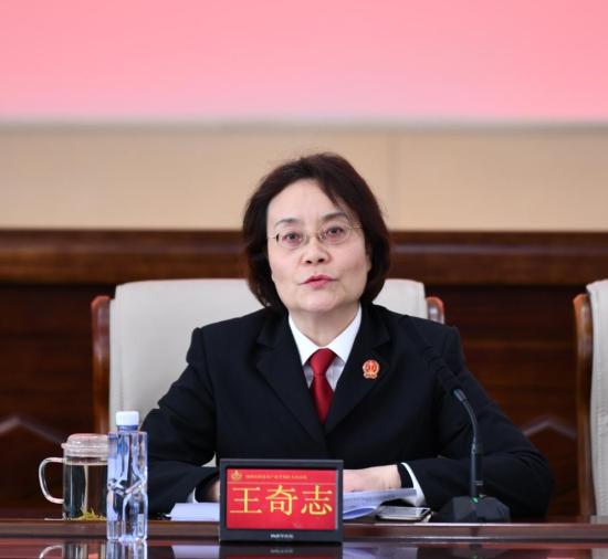 会上,王百春同志首先对2020年表彰奖励进行通报.