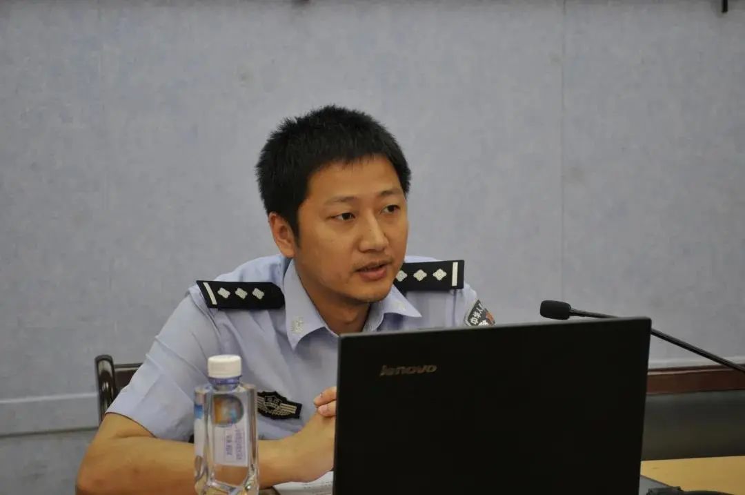 致敬身边的平安英雄一起为他点个赞吧~来源:湖里公安分局湖里权威新闻