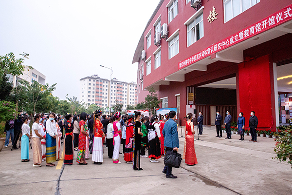 德宏職業學院傾情澆灌民族團結之花