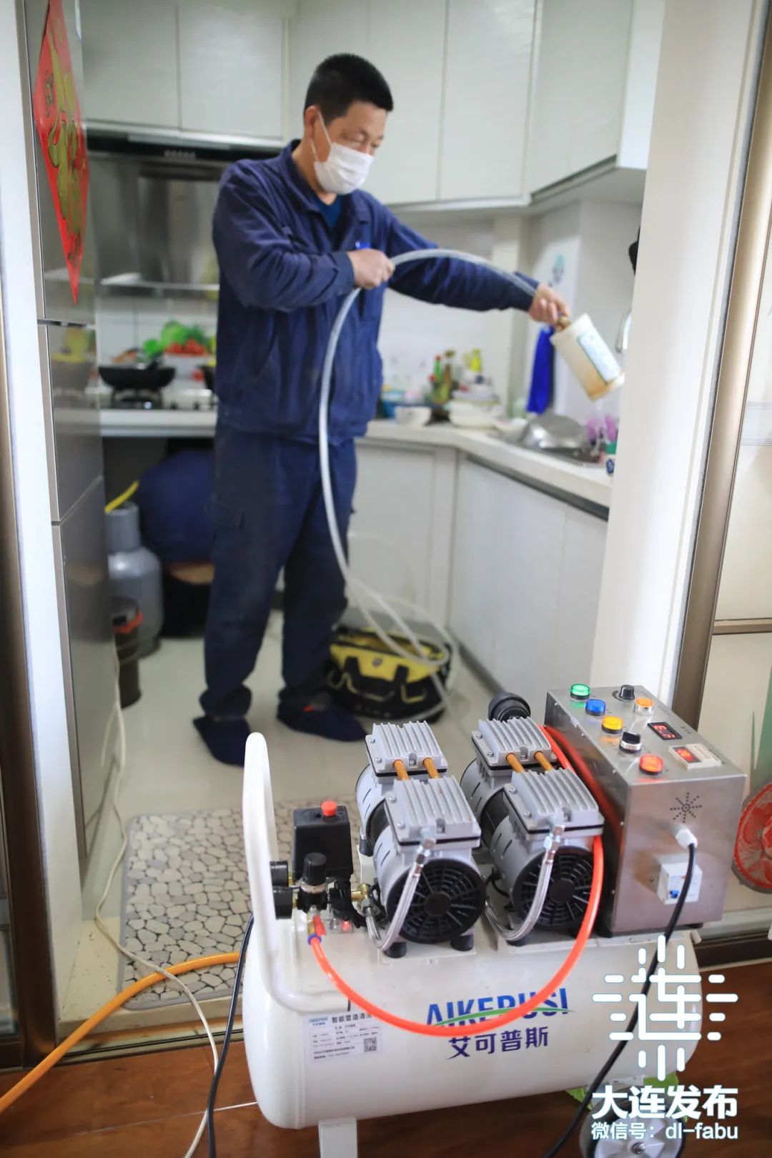 免费清洗看看地热管里有多脏