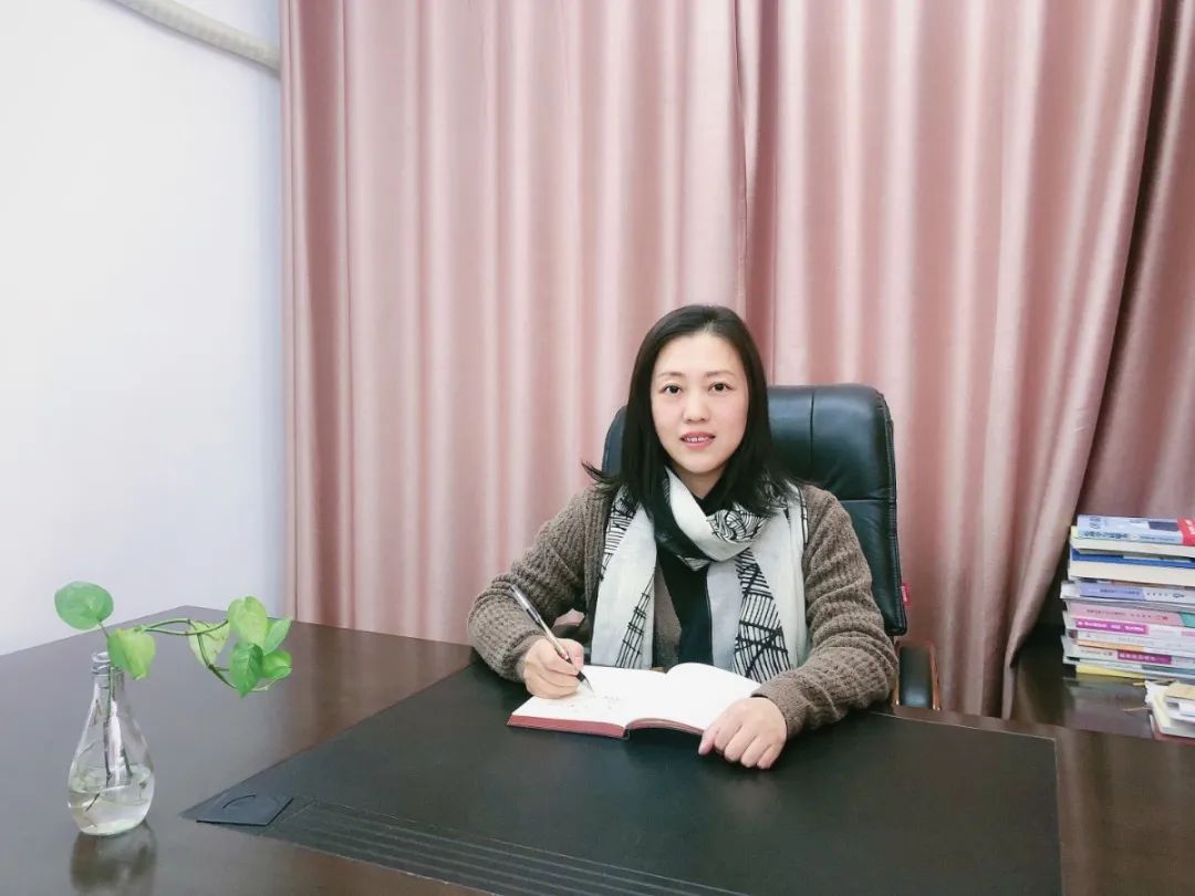 幼儿园高级教师,青田县家庭教育讲师团讲师赵建英青田县第二中学高级