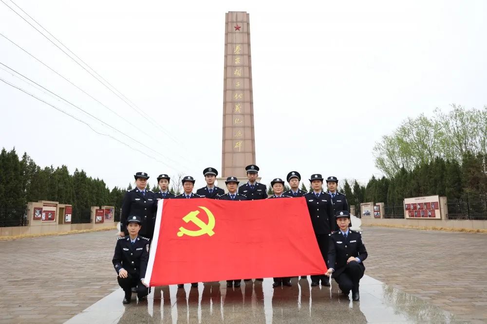 潍北监狱组织到蔡家栏子起义纪念广场祭扫革命先烈