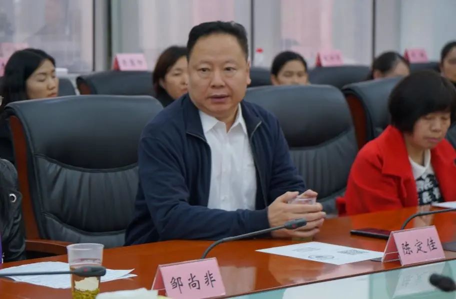 座谈会上,任安良认真听取了15位家属代表的发言后,对大家提出的意见