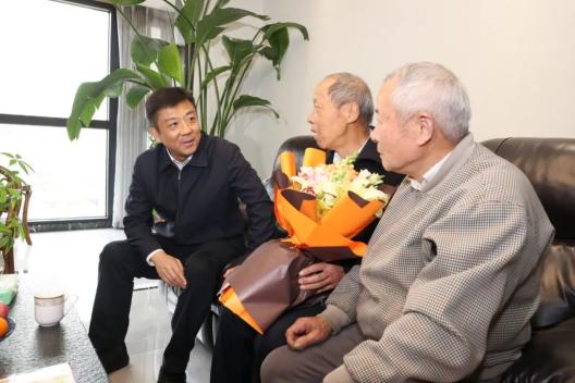 杜小刚走访慰问烈属为烈属提供更多人性化关怀精准化服务