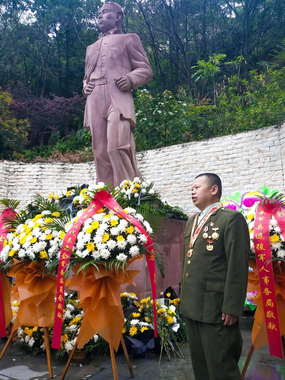 清明时节雨纷纷追寻先辈足迹祭奠英烈忠魂