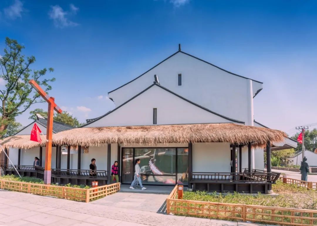 占地1000多亩的冯梦龙村特色水果基地,种植了猕猴桃,葡萄,蓝莓,杨梅