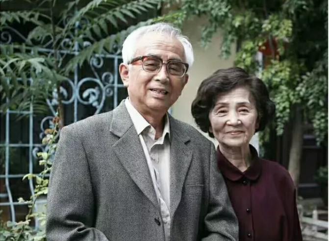 天津广播关山对爱人十分敬重,妻子高琳除了有着几百万字的著作和创建