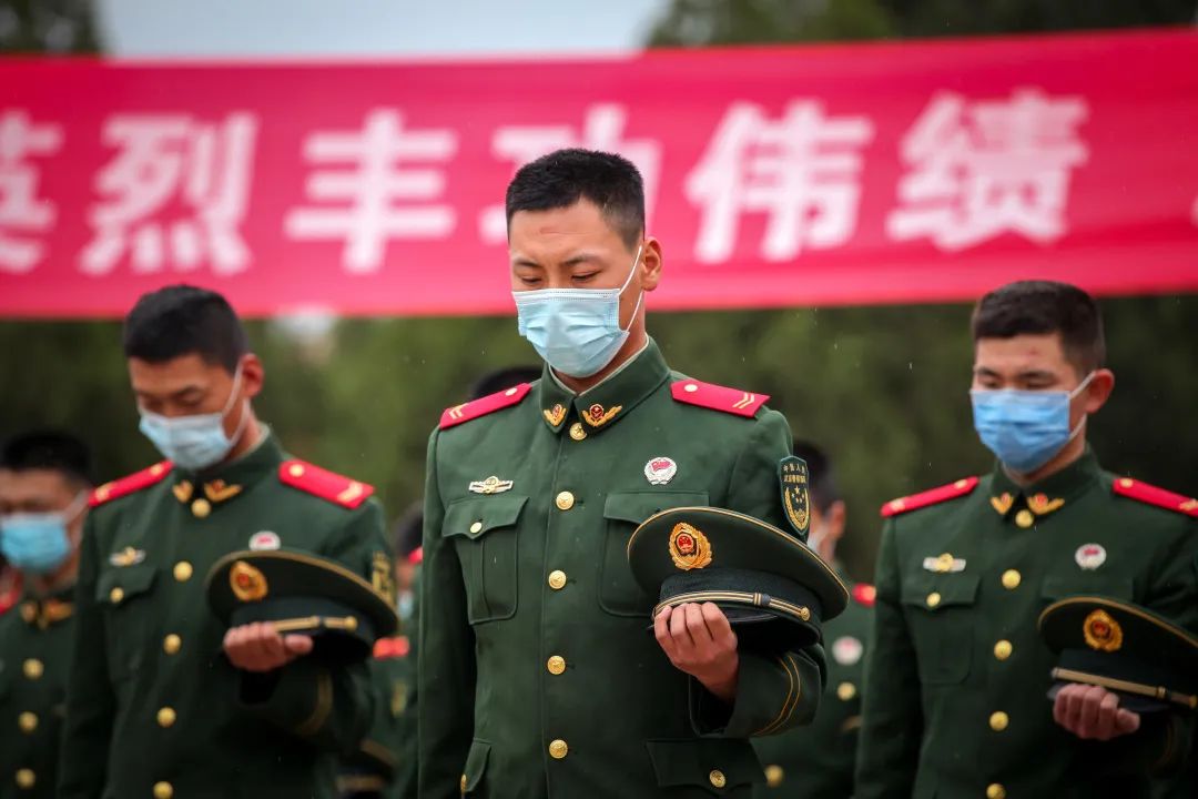 清明祭英烈,共筑中华魂!解放军和武警部队多种形式祭奠革命先烈
