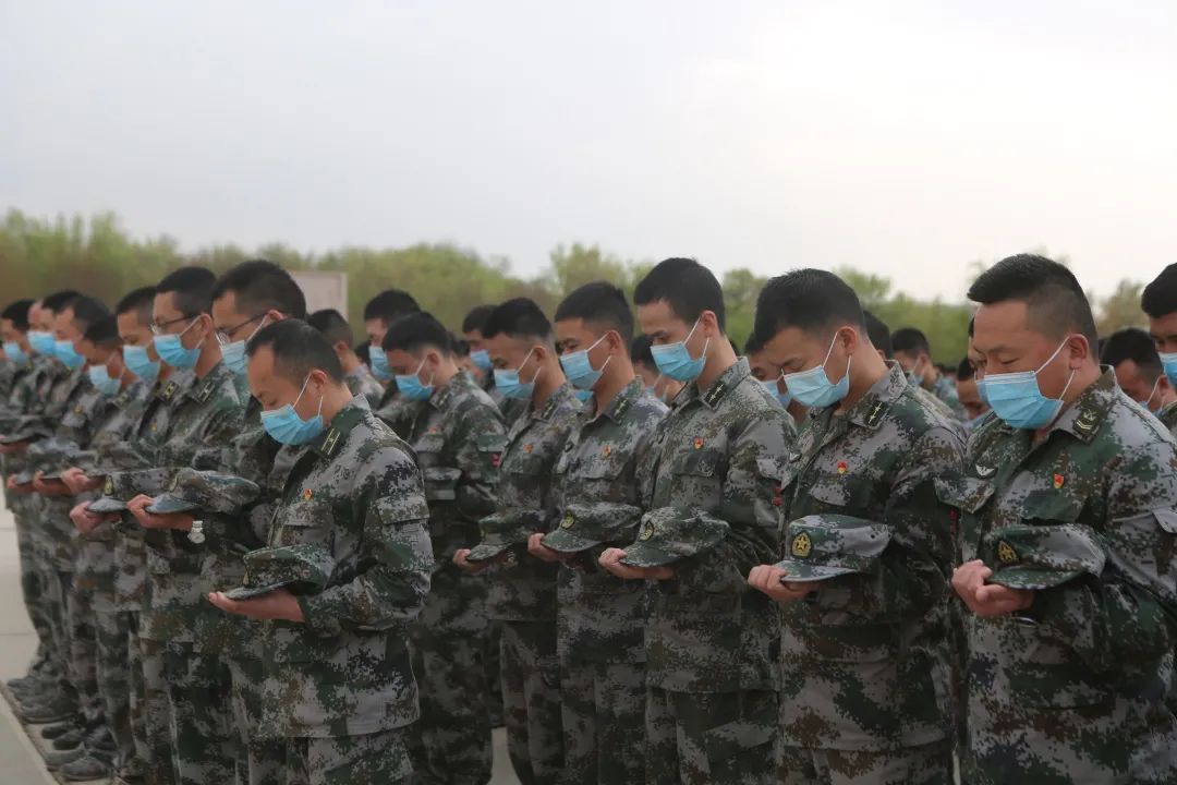 清明祭英烈共築中華魂解放軍和武警部隊多種形式祭奠革命先烈