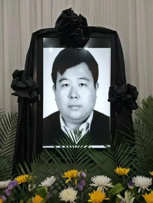 缅怀绿水青山不会忘记