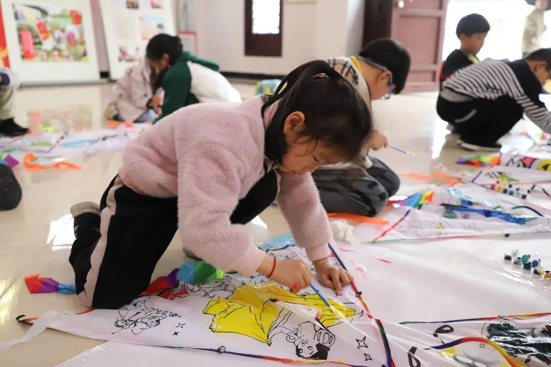 基层动态 | 学党史绘风筝 红色基因代代传