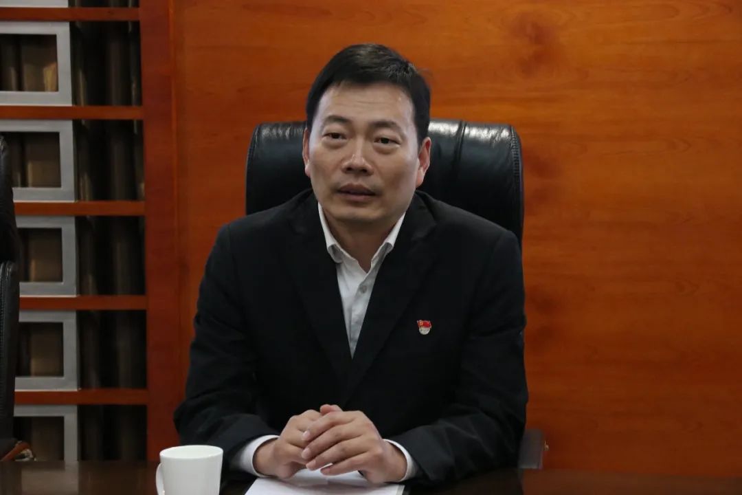 聚焦教育整顿登门纳谏栾川法院党组书记院长李新义走访律所企业听取