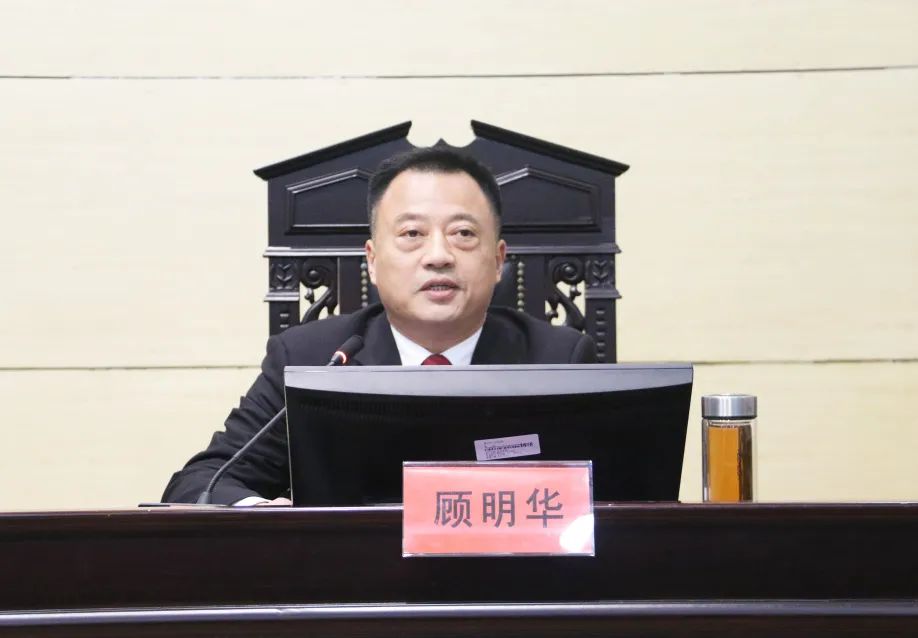 会议由党组成员,政治部主任顾明华主持王小莉先进事迹报告会王小莉从