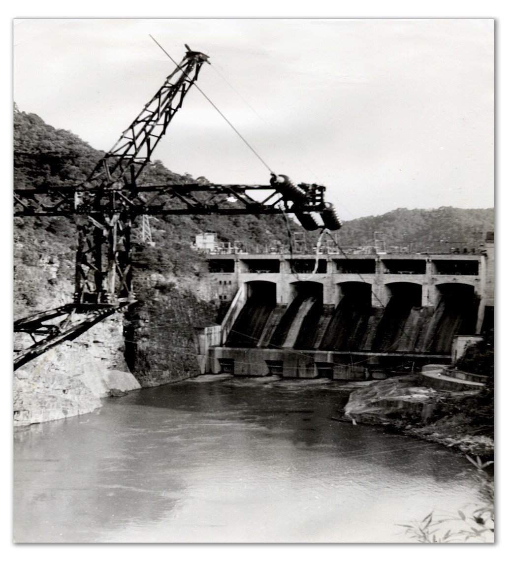 建成于1957年的上犹江水电站,是我国第一座坝内式水电站