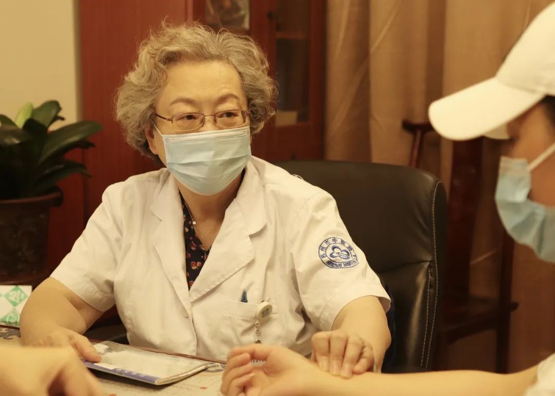 党员风采何嘉琳弘扬国医精粹造福万千家庭