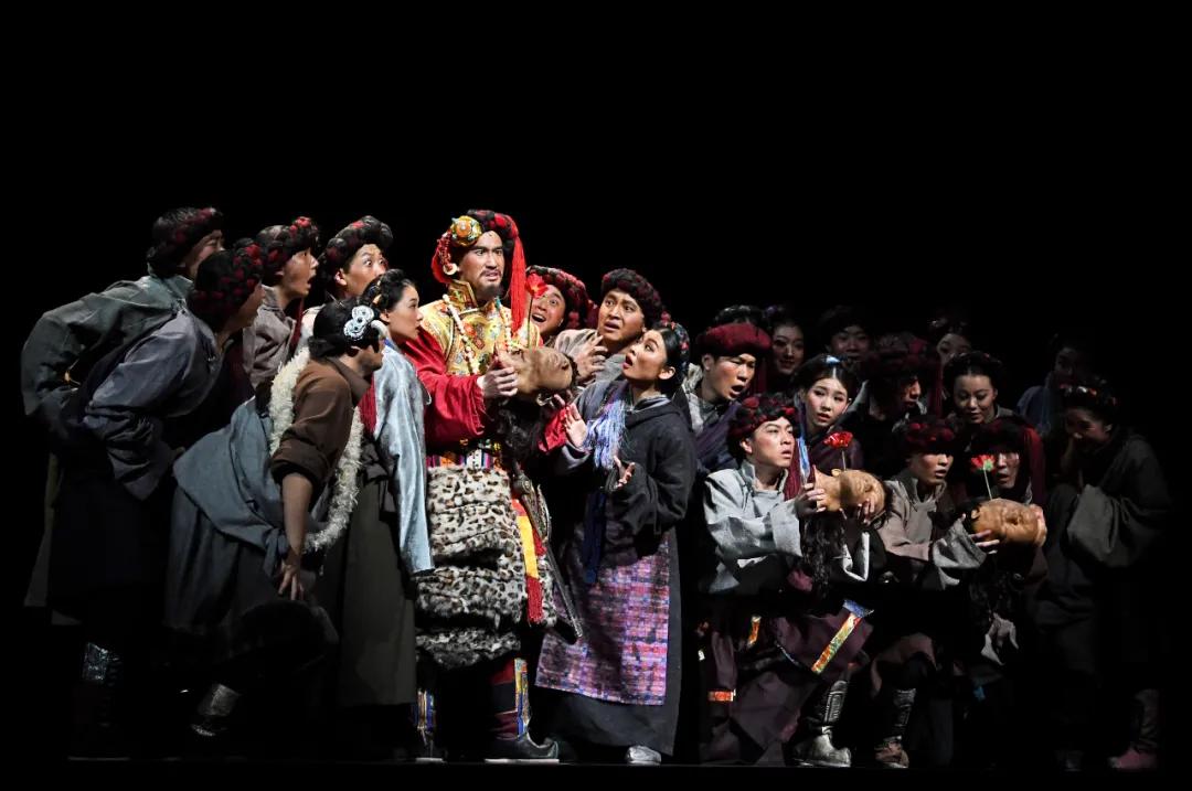 尘埃落定一个傻子眼中的世界一段末日余晖的罗曼蒂克消亡