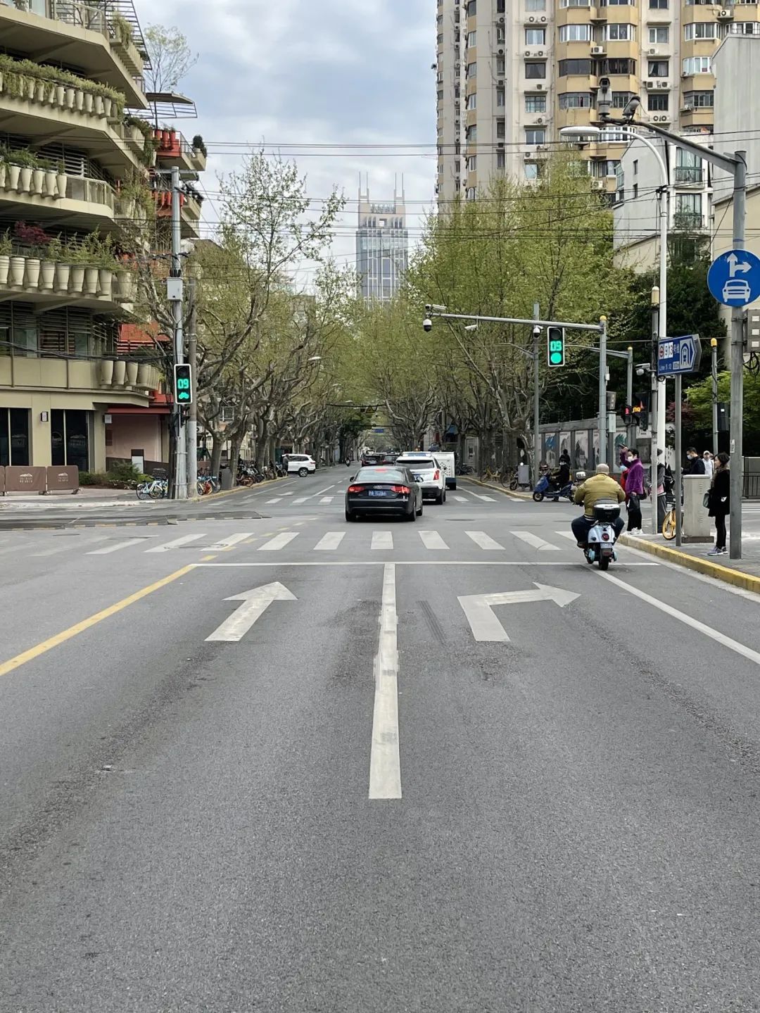 我为群众办实事运用微改造打通本区多个路口拥堵点