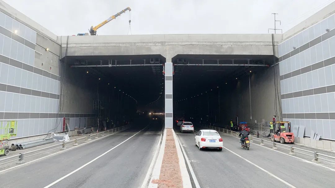 东安大道下穿隧道通车了!