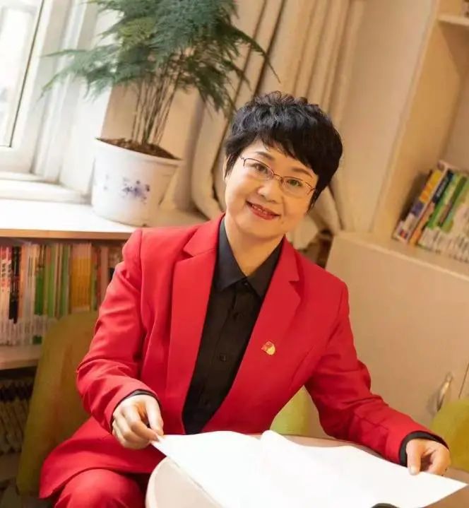 班,印象最深的是主持人柳倩带来的关于"如何说好巾帼故事"的专题讲座