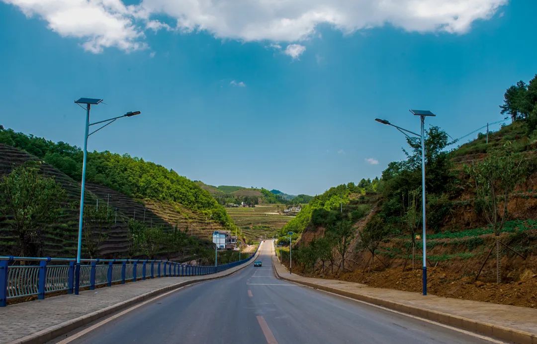 小海雀变金海雀赫章县河镇乡海雀村党支部斗贫战贫纪实