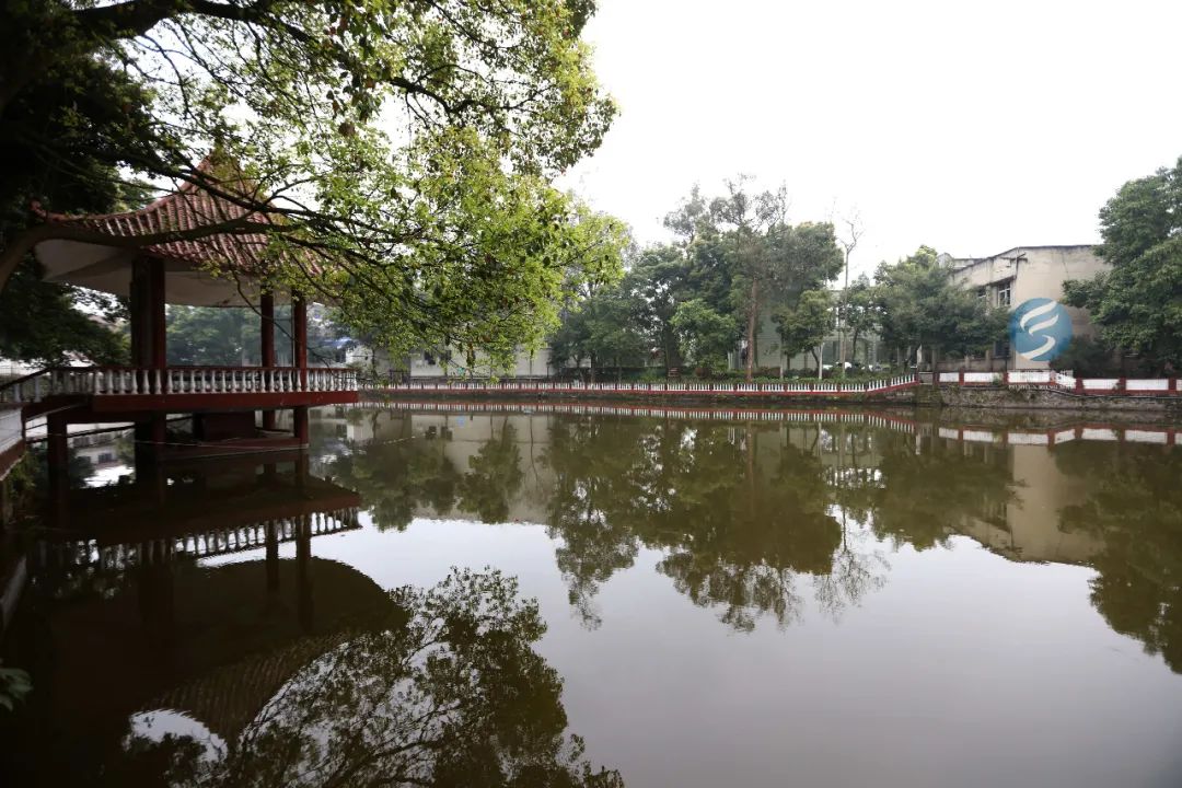 四川省富顺县永年中学校