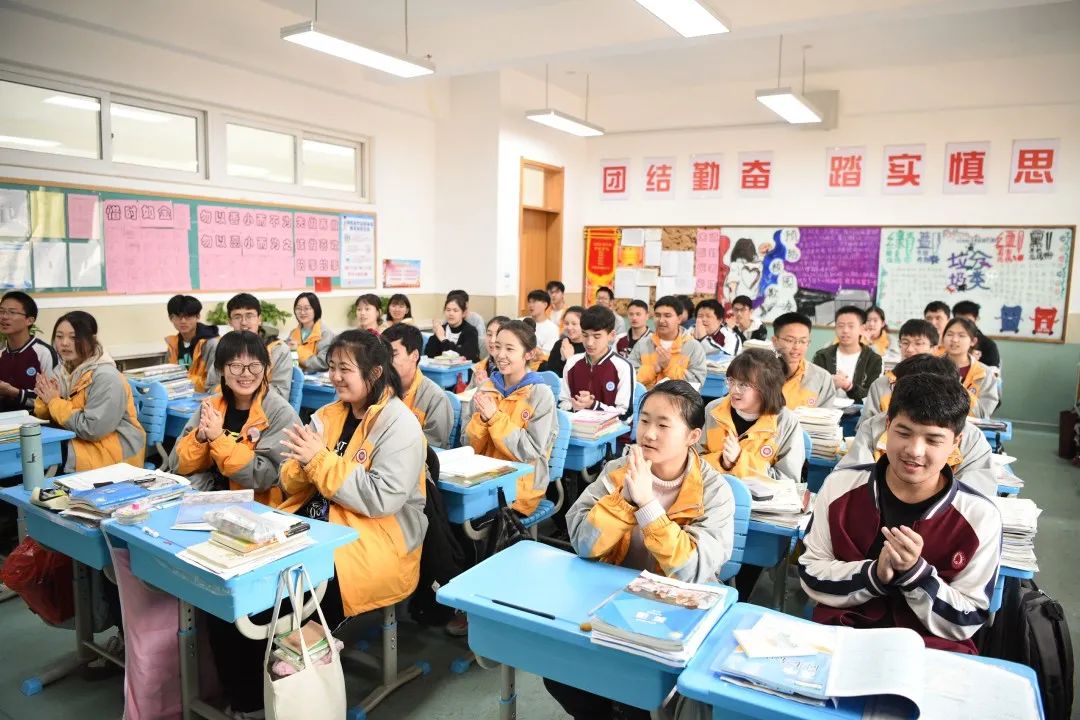 记录青春24小时高中生在校一天实录是你期待的校园生活吗