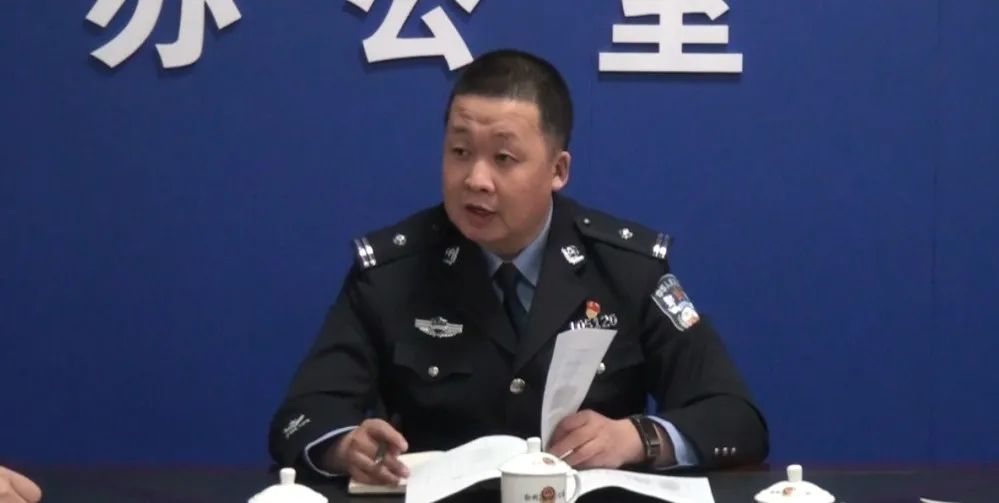 王德斌,现任勃利县公安局刑侦大队大队长,先后主办侦破各类刑事案件