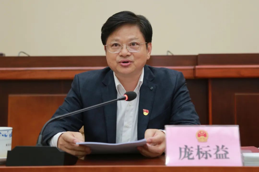 学习班上,庞标益围绕党的光辉历程,从"为什么要学?学什么?怎么学?