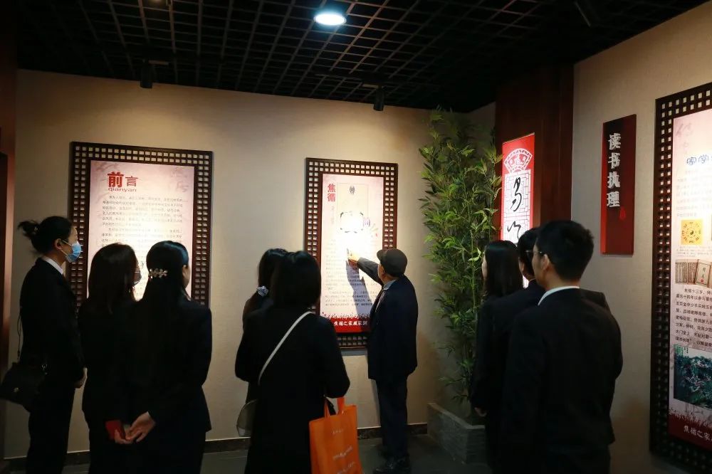 邗江法院组织开展家风家训展示馆观摩活动