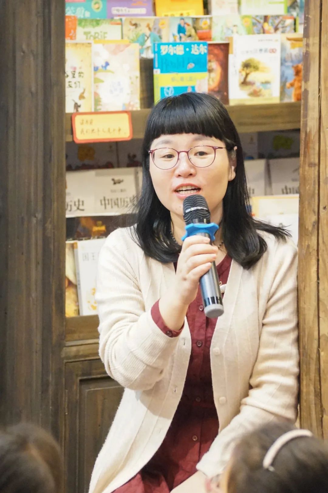 了著名童话作家汤汤作《如何从一本一本好书中吸收写作营养》主题分享