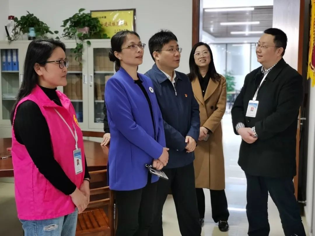 头条今天副县长胡渊调研县妇联工作