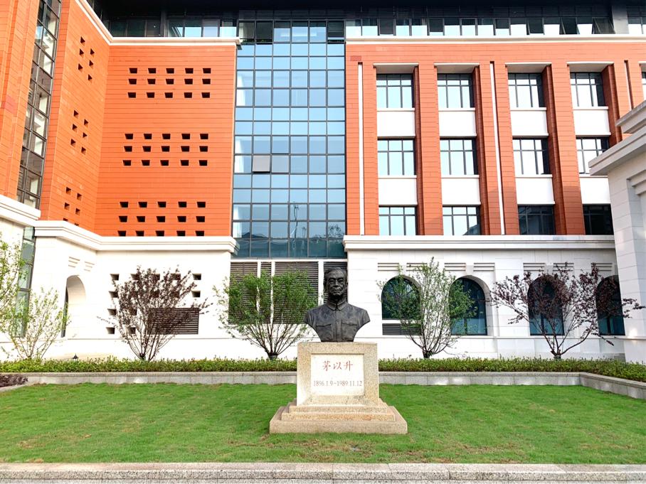 截至目前,宜宾市已与清华大学,中国人民大学等20所高校签订战略合作