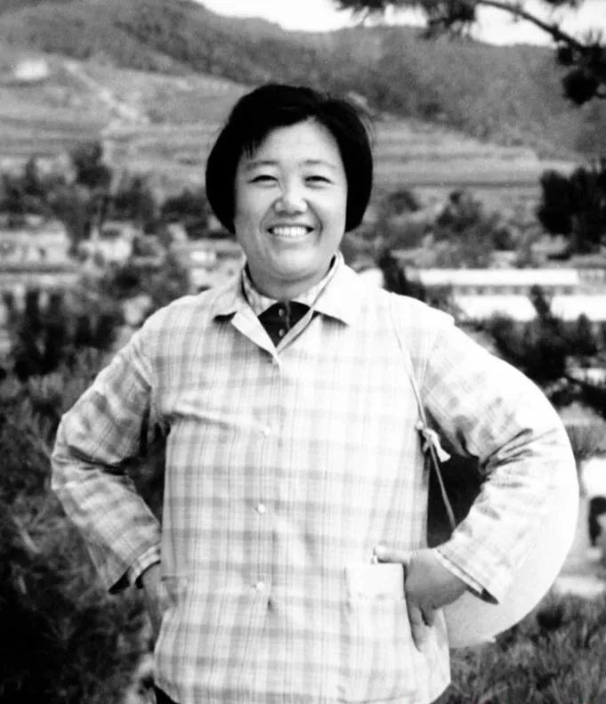 献礼建党百年讲燕赵巾帼英雄故事头扎白毛巾的女省委书记吕玉兰