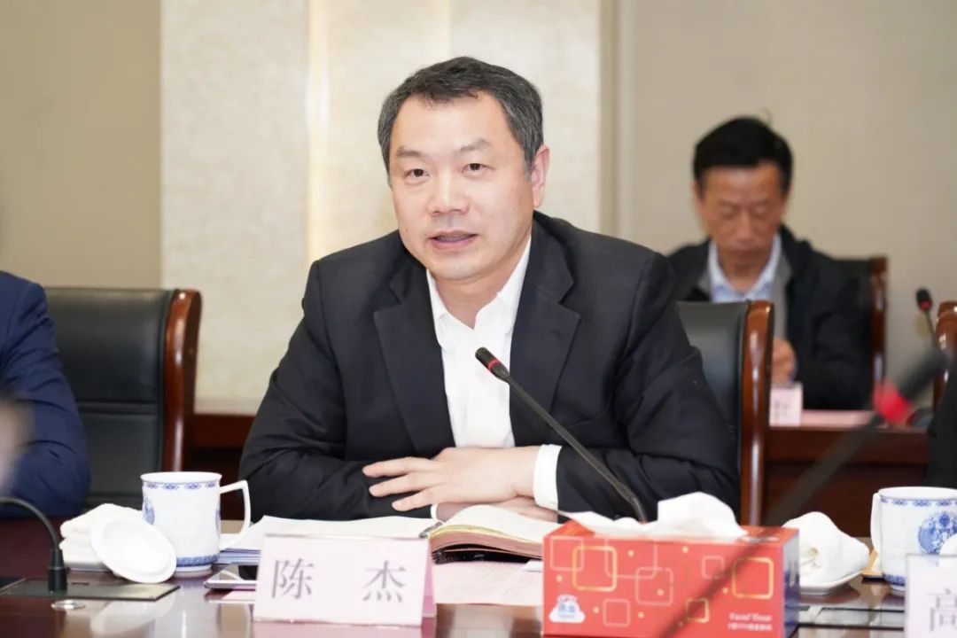 4月8日下午,区委书记陈杰主持召开宝山区与宝武集团座谈会,宝武集团总