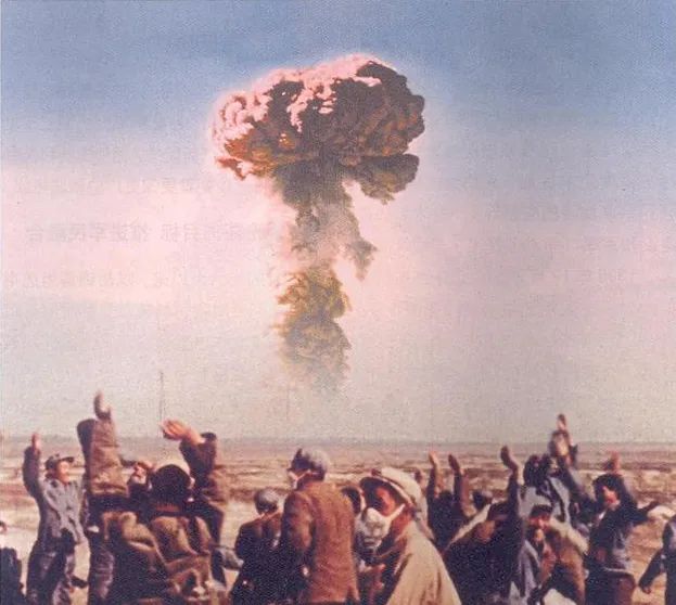 1964年10月16日,我国第一颗原子弹爆炸成功