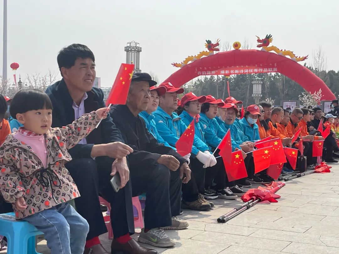 重磅今天伊东广场人山人海准格尔旗受全国瞩目