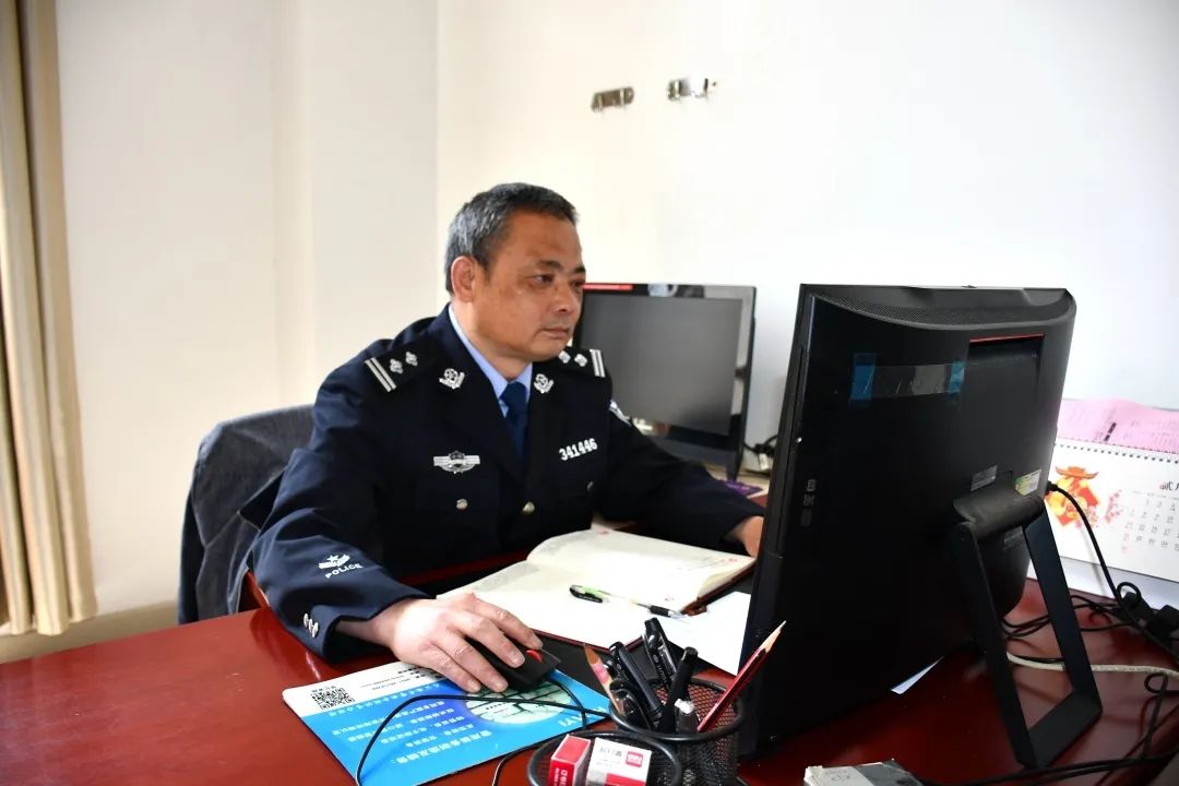 学习身边榜样戎装换警服正气显担当司法警察大队一级警长李拥军