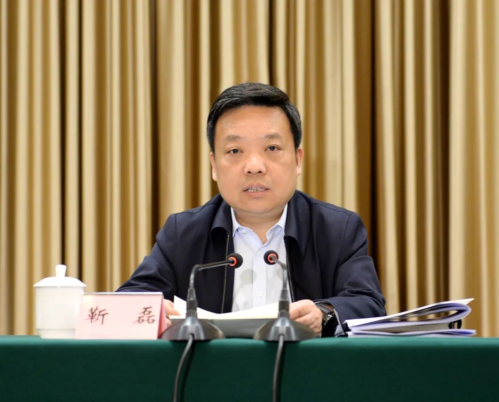 靳磊在讲话中指出,推进两项改革是省委结合四川省情实际贯彻落实党的