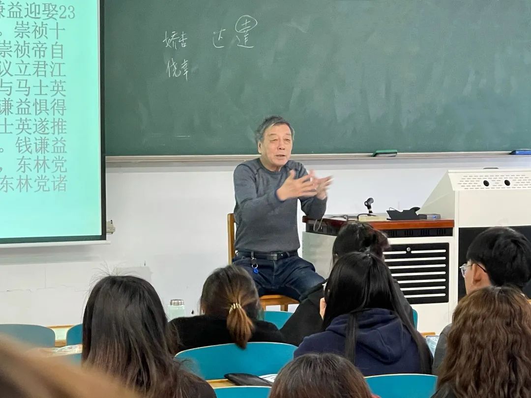 俞斌老师把《红楼梦》作为一个引子这门课是对《红楼梦》原著进行赏析