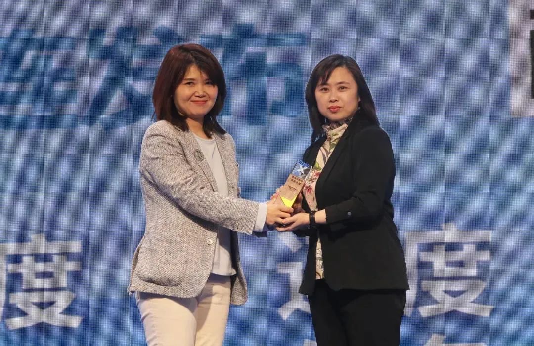 有驰援武汉的90后医生刘晨曦(图右)