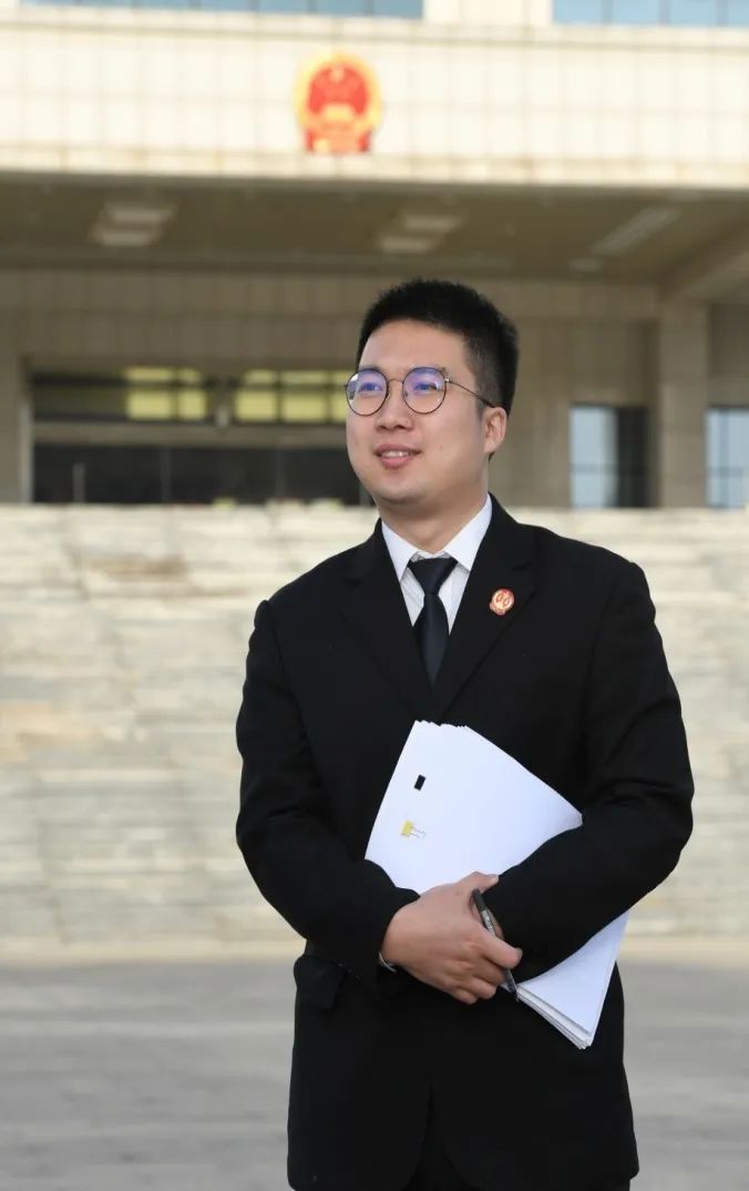 政法队伍教育整顿身边的先进典型东丽区法院90后执行人员额法官徐文捷