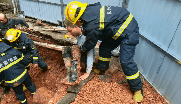 2人被埋,1人被砸!湖南发生2起施工事故