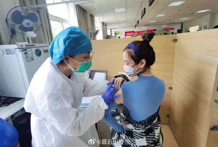 卖爆了最适合打疫苗的着装出现了网友有男款吗