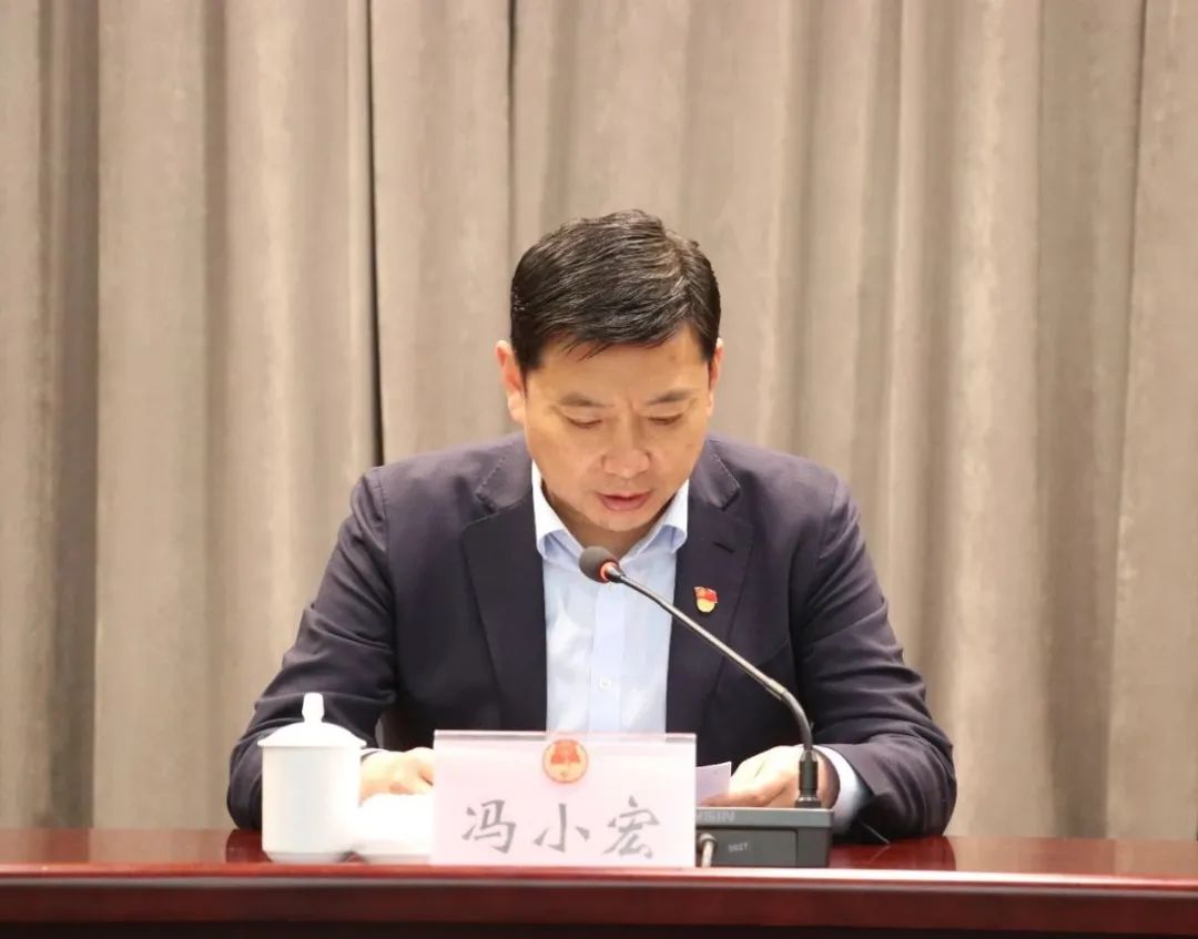 就学习贯彻好此次专题党课精神,冯小宏提三点要求:要迅速传达学习.