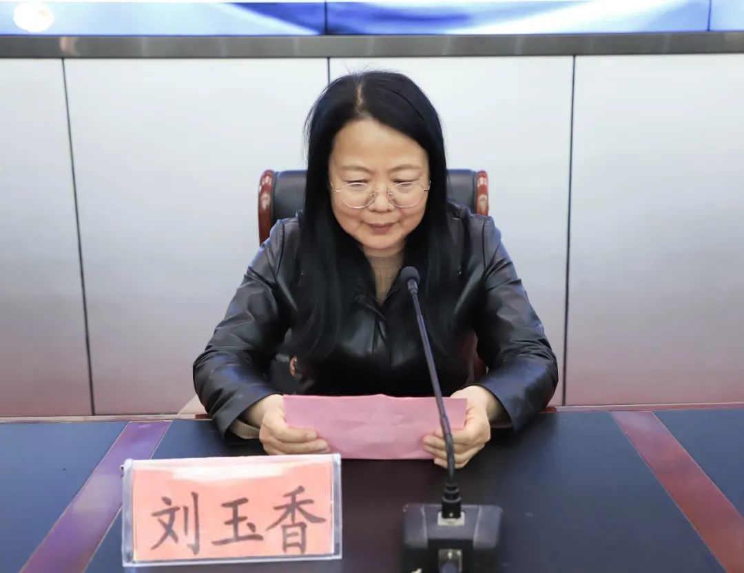 承办,上午八点,各学校代表进入报告厅,武邑中学副校长刘玉香致开幕辞