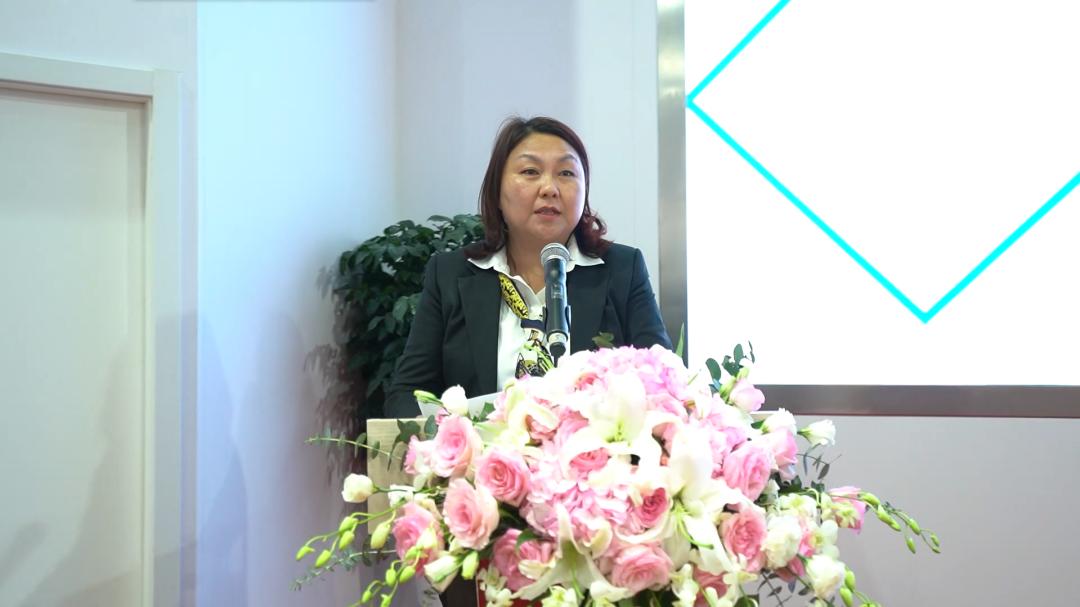 孙燕作主旨演讲谢圣美作主旨演讲张慧敏作主旨演讲全国巾帼建功标兵