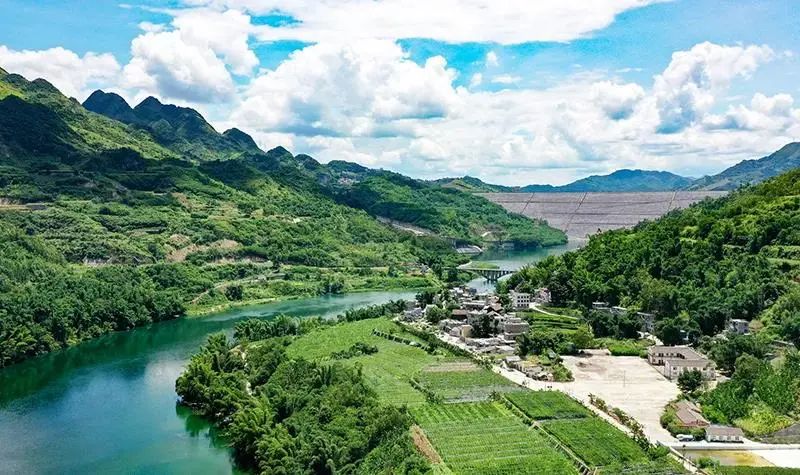 乡游黔中│乘一叶扁舟划去万峰湖边的造纸古村落吧