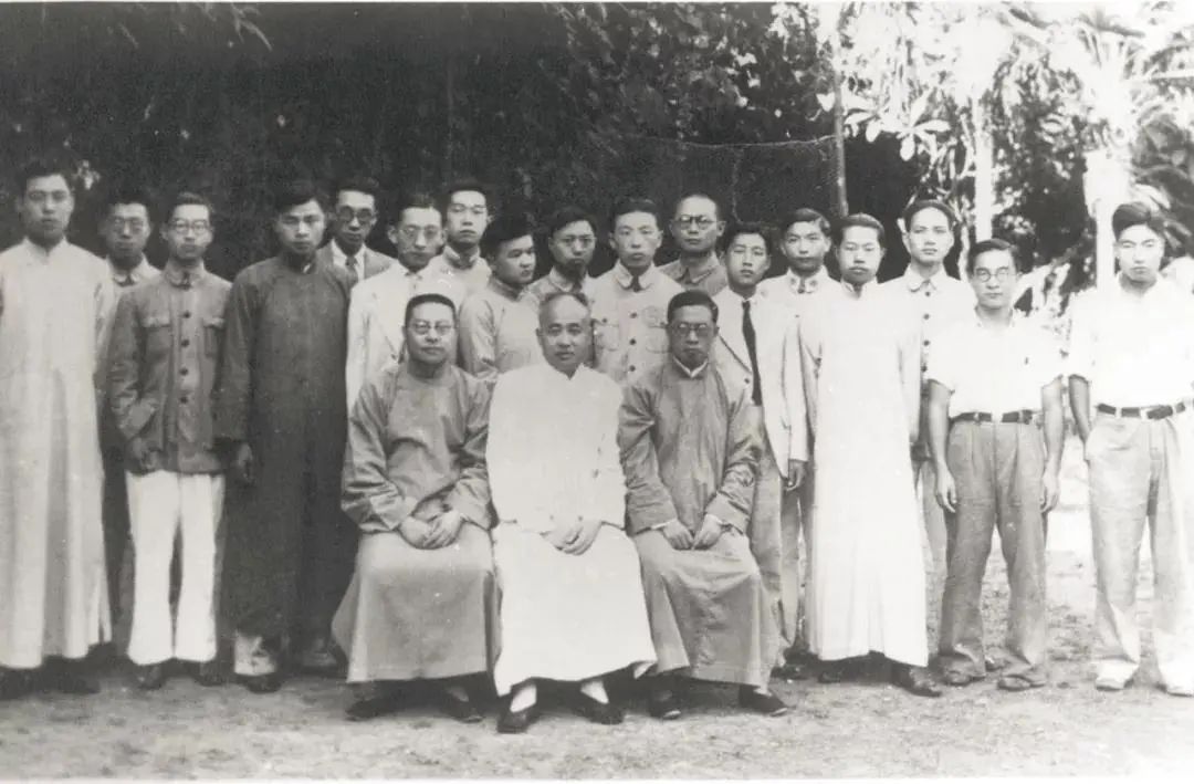 联大师生长途跋涉抵达蒙自的第二天清晨,学生们便如饥似渴地学习起