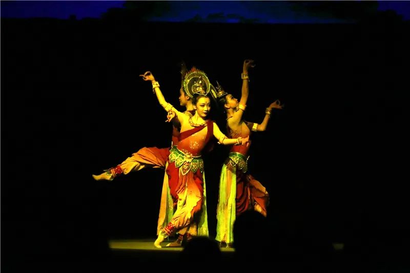 敦煌乐舞舞动丝路